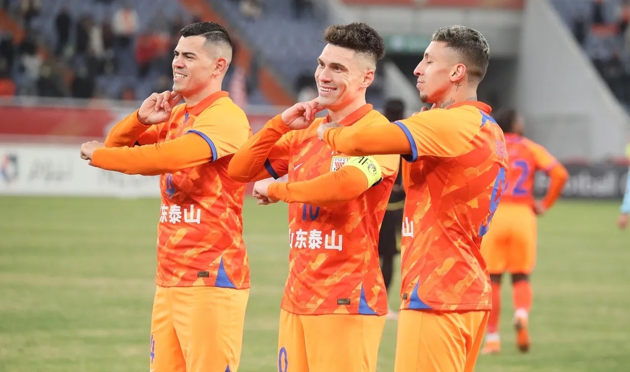 亚洲球队在比赛中展现出色斗志