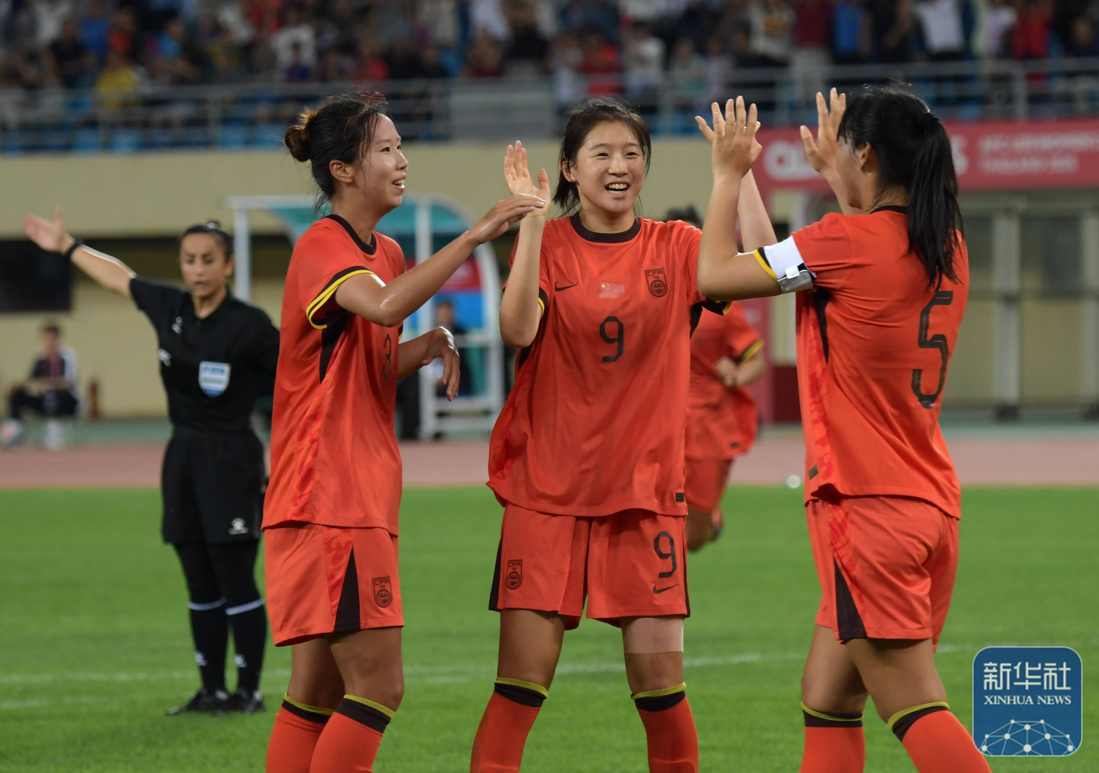 关于中国女足在比赛中斗志昂扬,战胜对手的信息 关于中国女足在比赛中斗志昂扬,战胜对手的信息