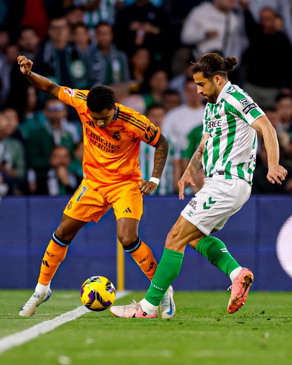 包含哈兹尔踢飞点球，皇马客场险胜阿拉维斯的词条