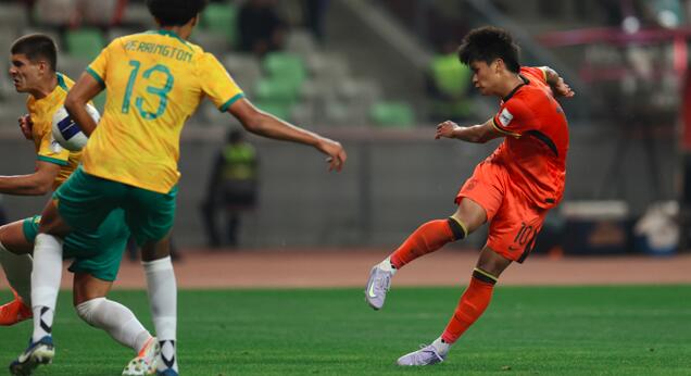 包含希腊国家队遭遇强劲对手，艰难晋级下一轮的词条