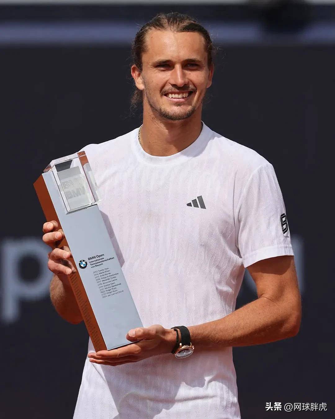 关于德国网球队轻取日本网球队，兹维列夫高光表现的信息