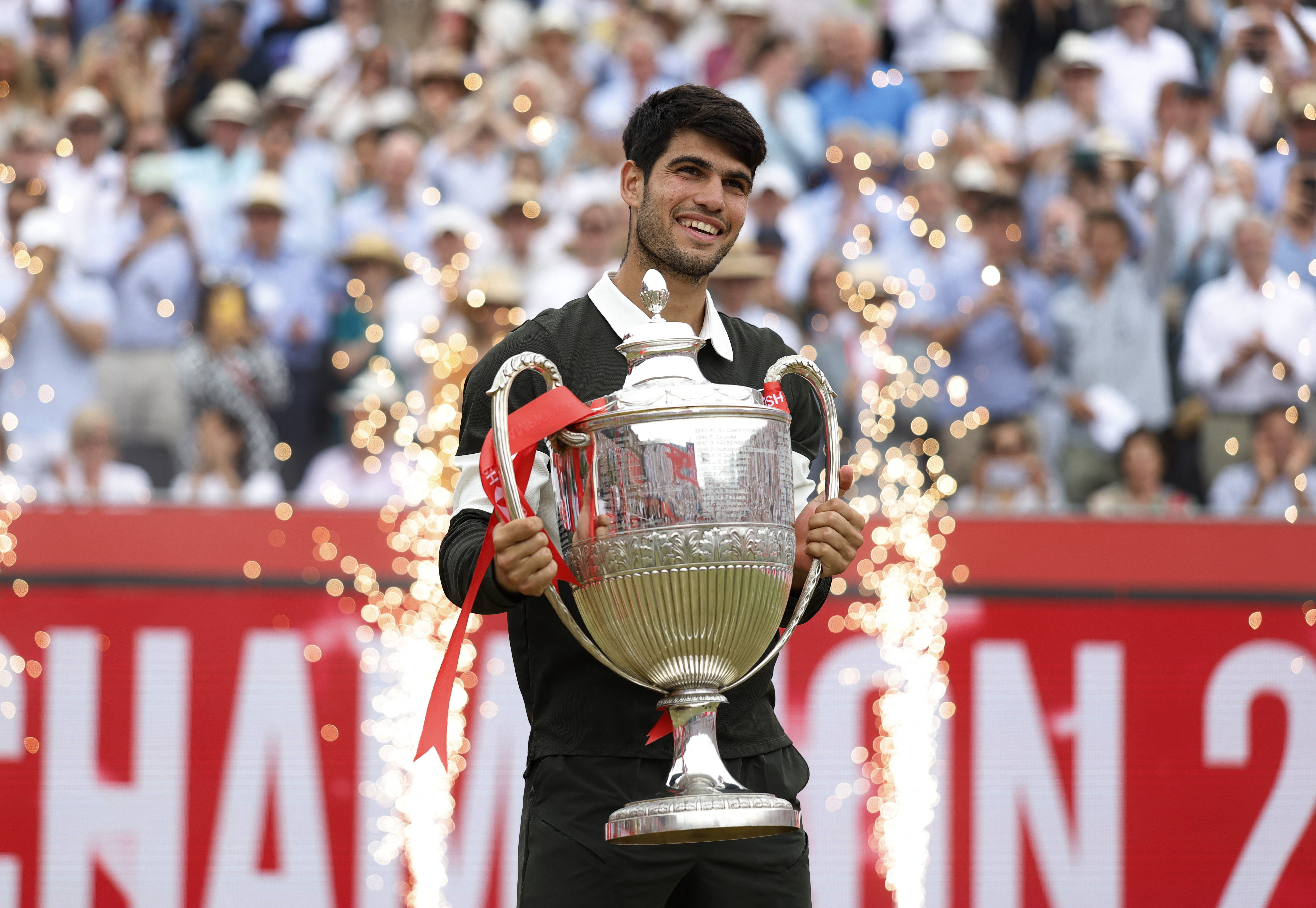 包含美网险胜拉沃尔杯，阿尔卡拉斯刷新纪录的词条