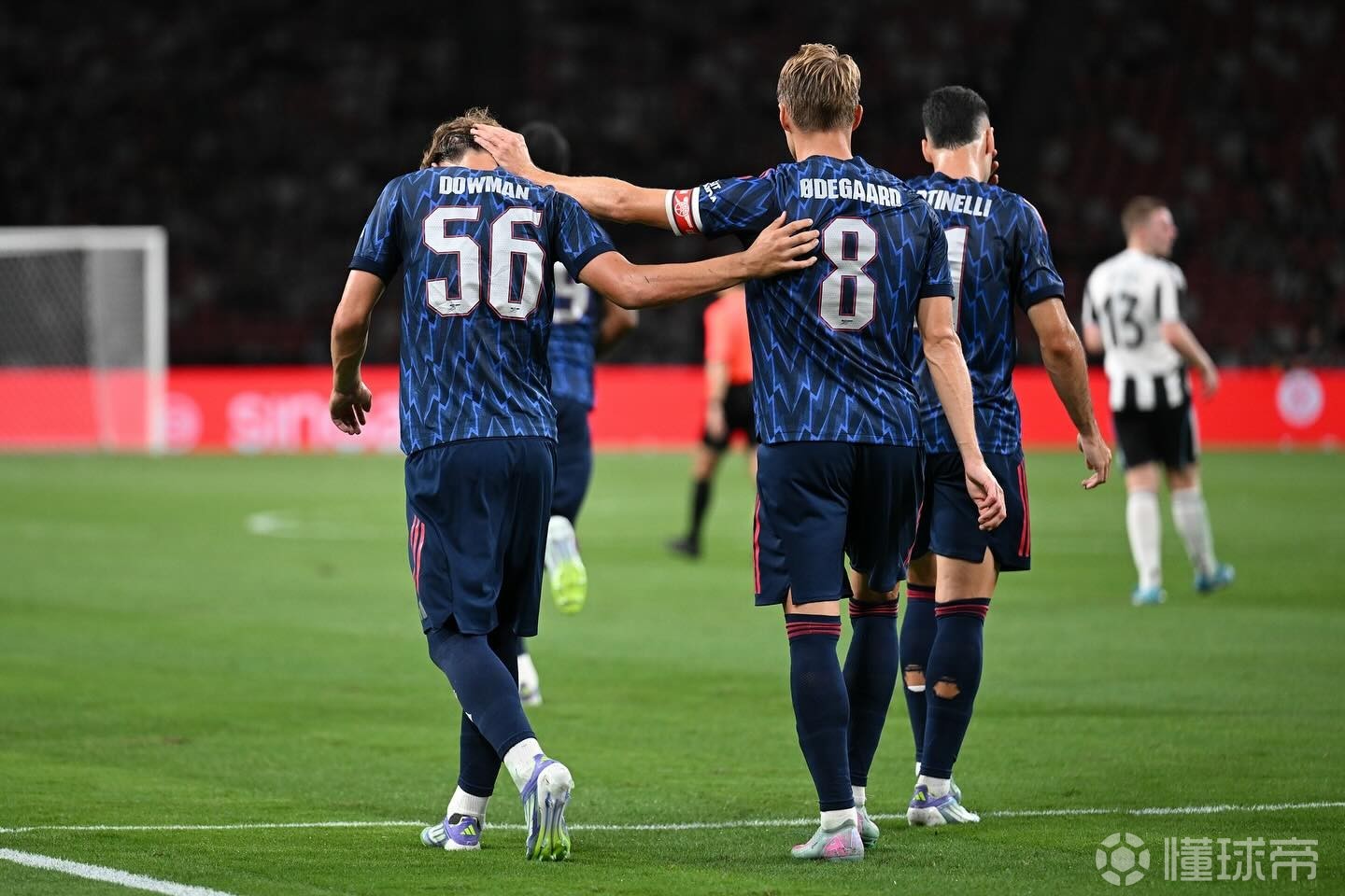 包含阿森纳球员发挥出色，球队前景一片光明的词条