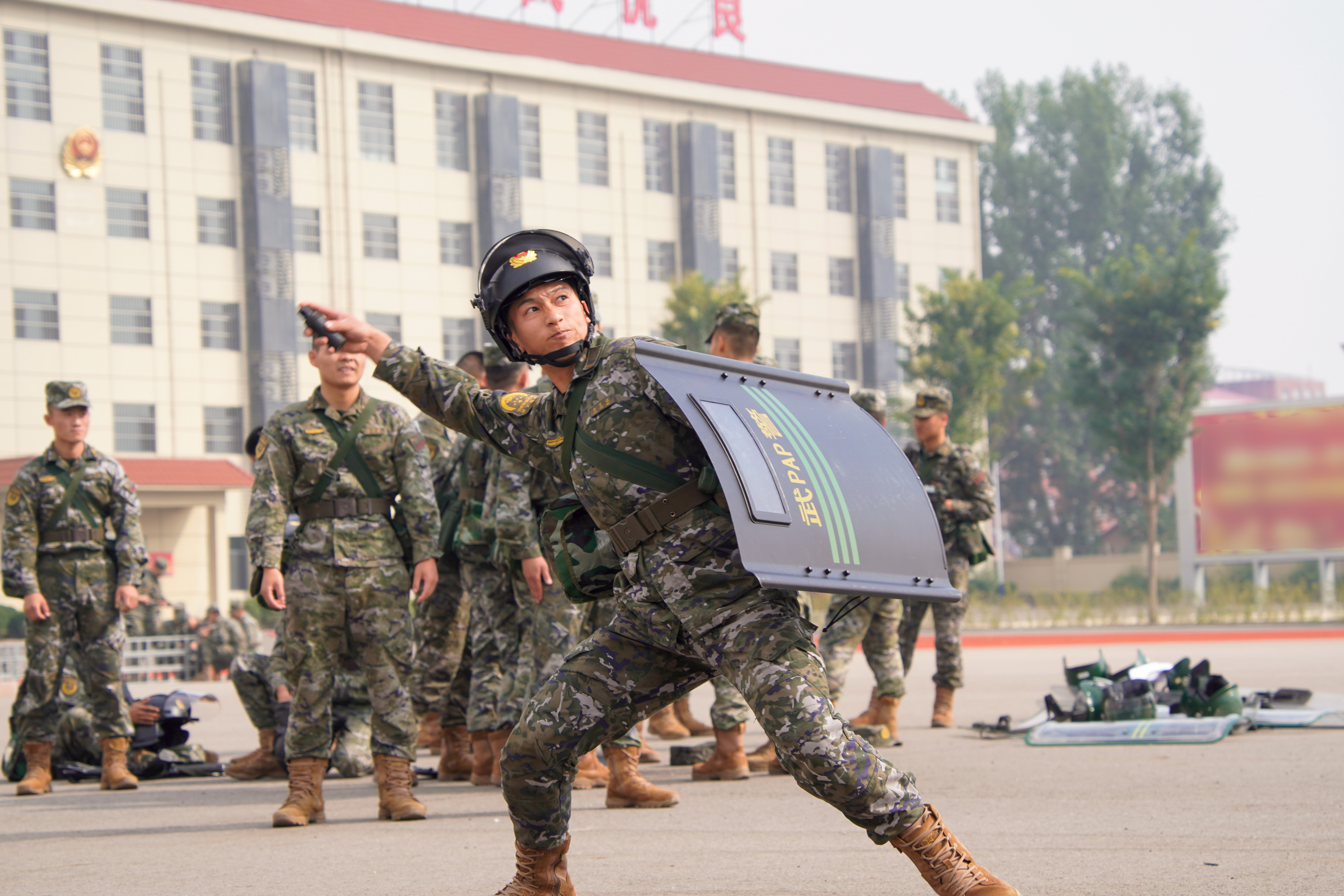 防守坚如磐石,助球队稳扎稳打! 防守坚如磐石,助球队稳扎稳打!
