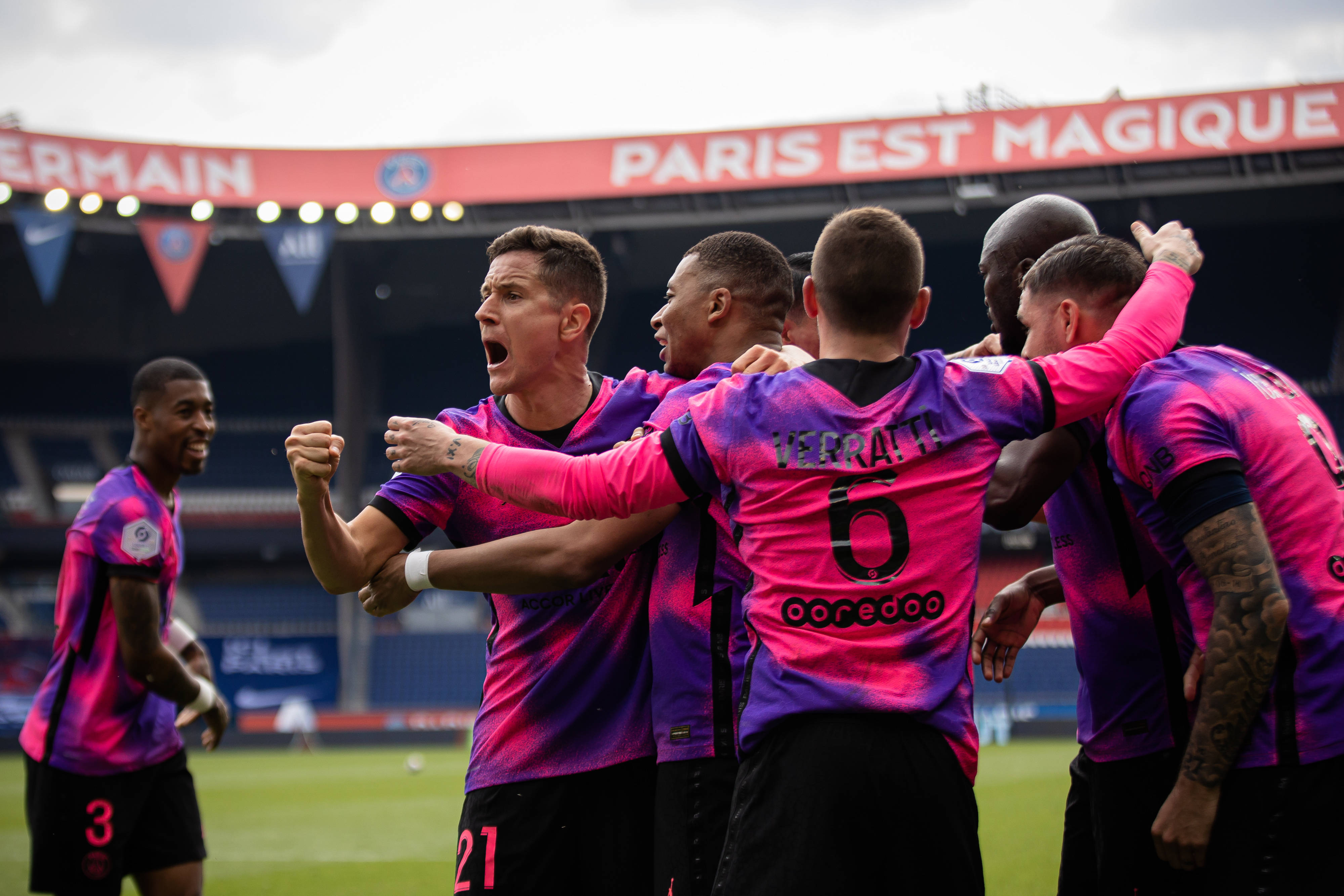 包含圣埃蒂安高歌猛进！新赛季助威狂欢的词条