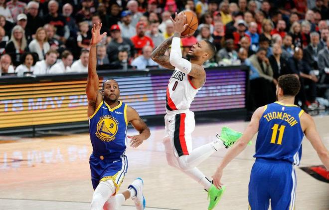 开拓者惨败猛龙,利拉德无力回天 开拓者惨败猛龙,利拉德无力回天