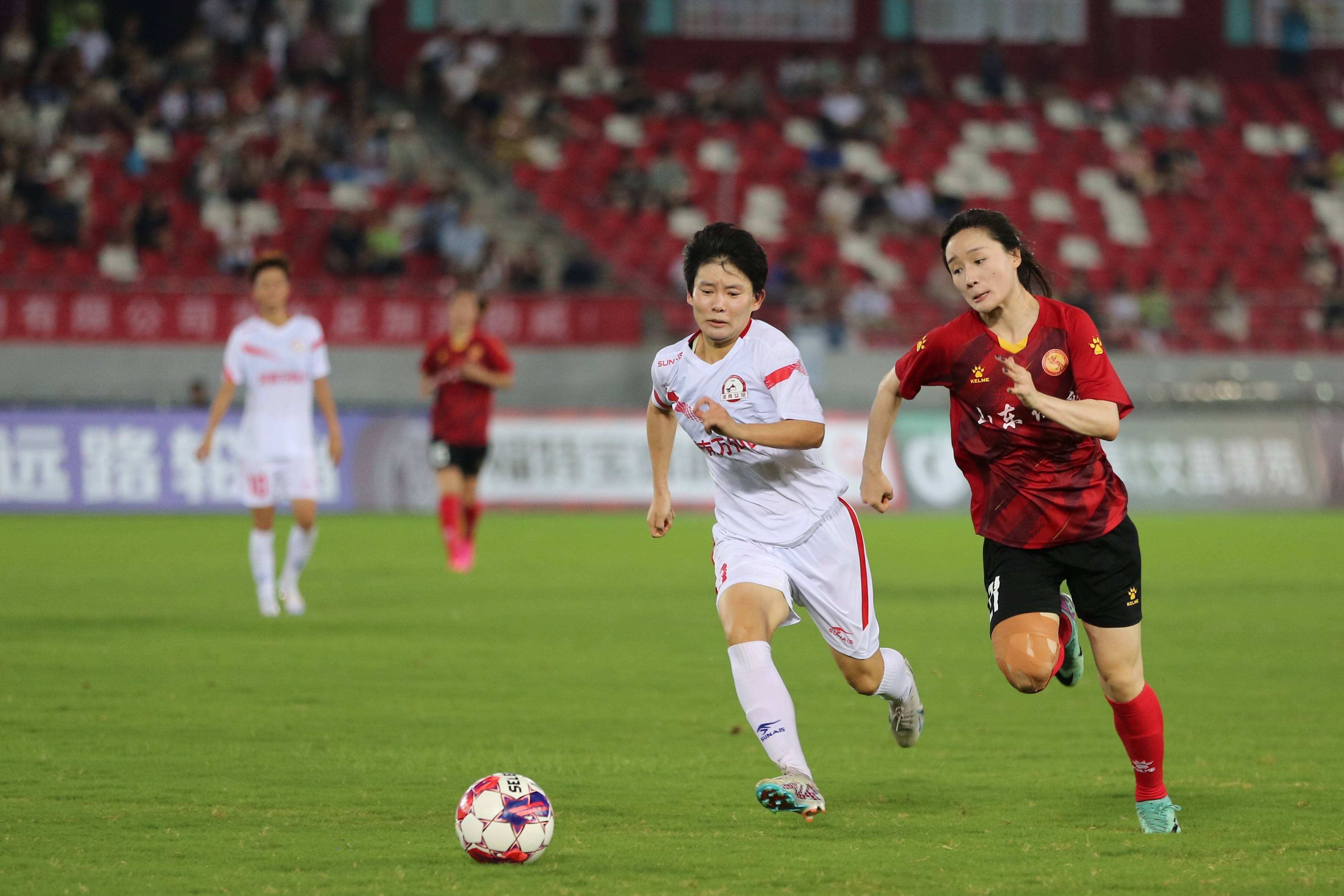 关于女子足球比赛备受观众瞩目,赛场精彩纷呈的信息 关于女子足球比赛备受观众瞩目,赛场精彩纷呈的信息