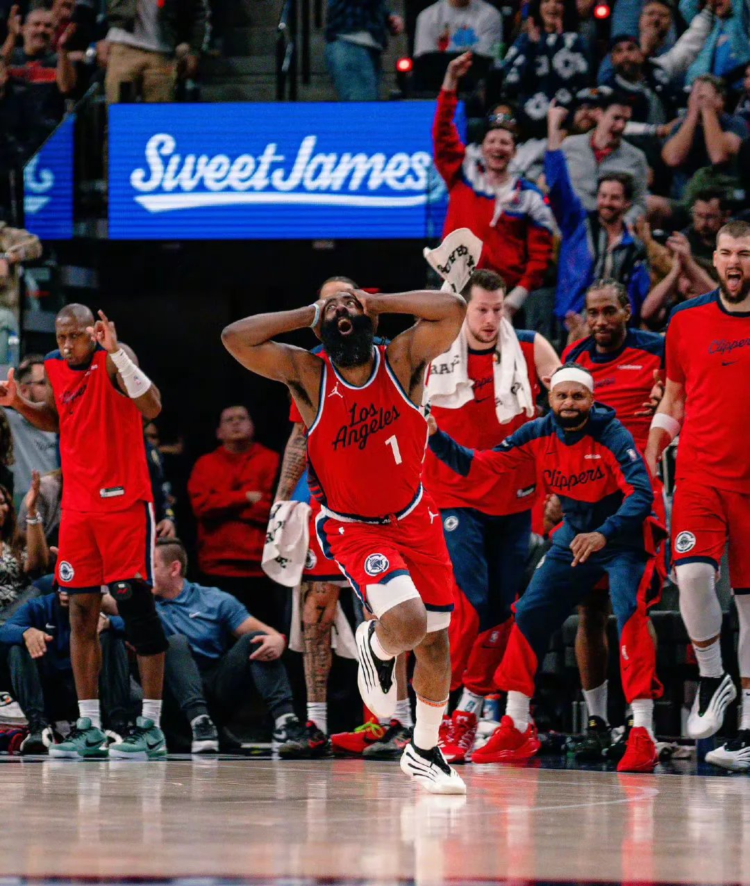 掘金队击败快船队,挺进西部决赛 掘金队击败快船队,挺进西部决赛