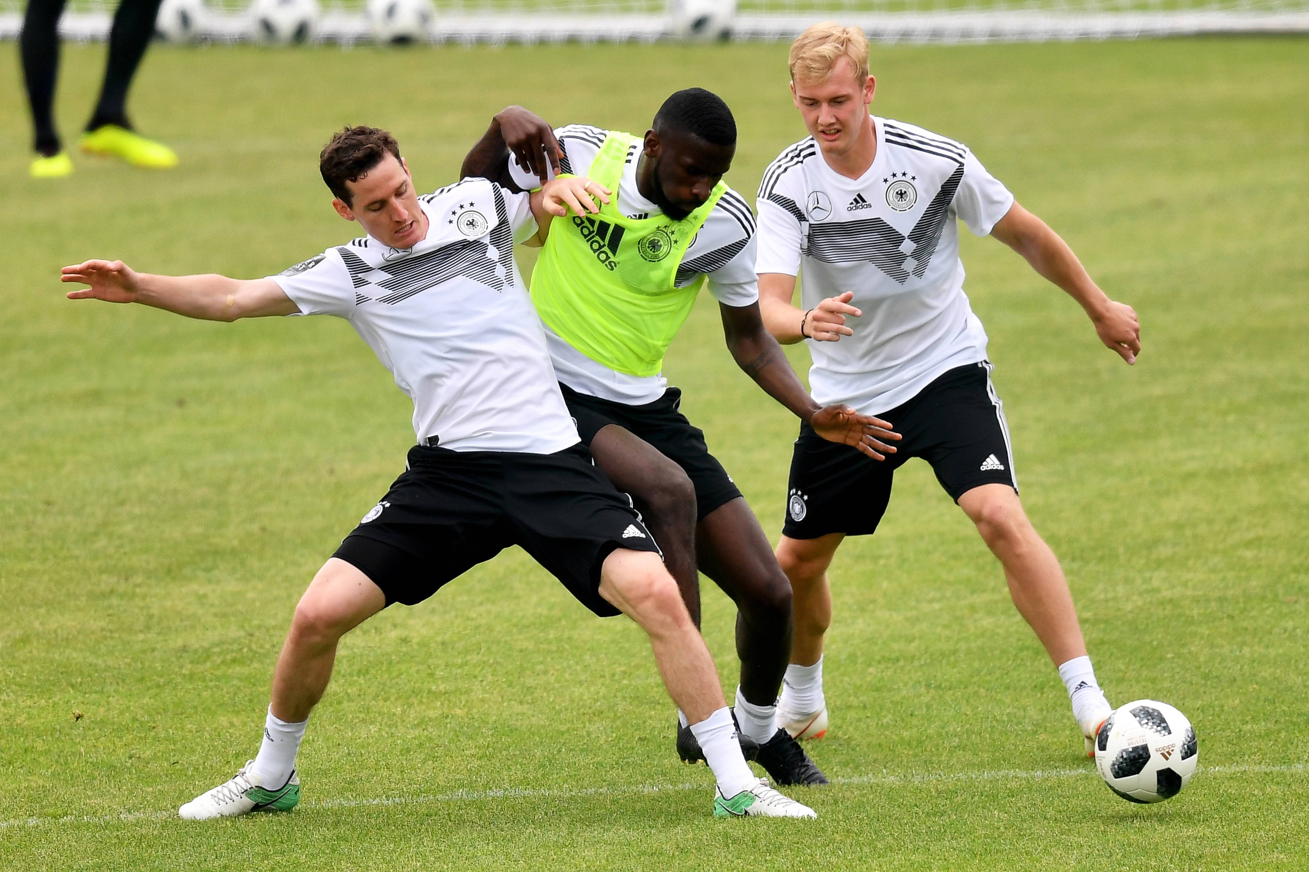 包含德国队逆转葡萄牙队，张本智和关键制胜的词条