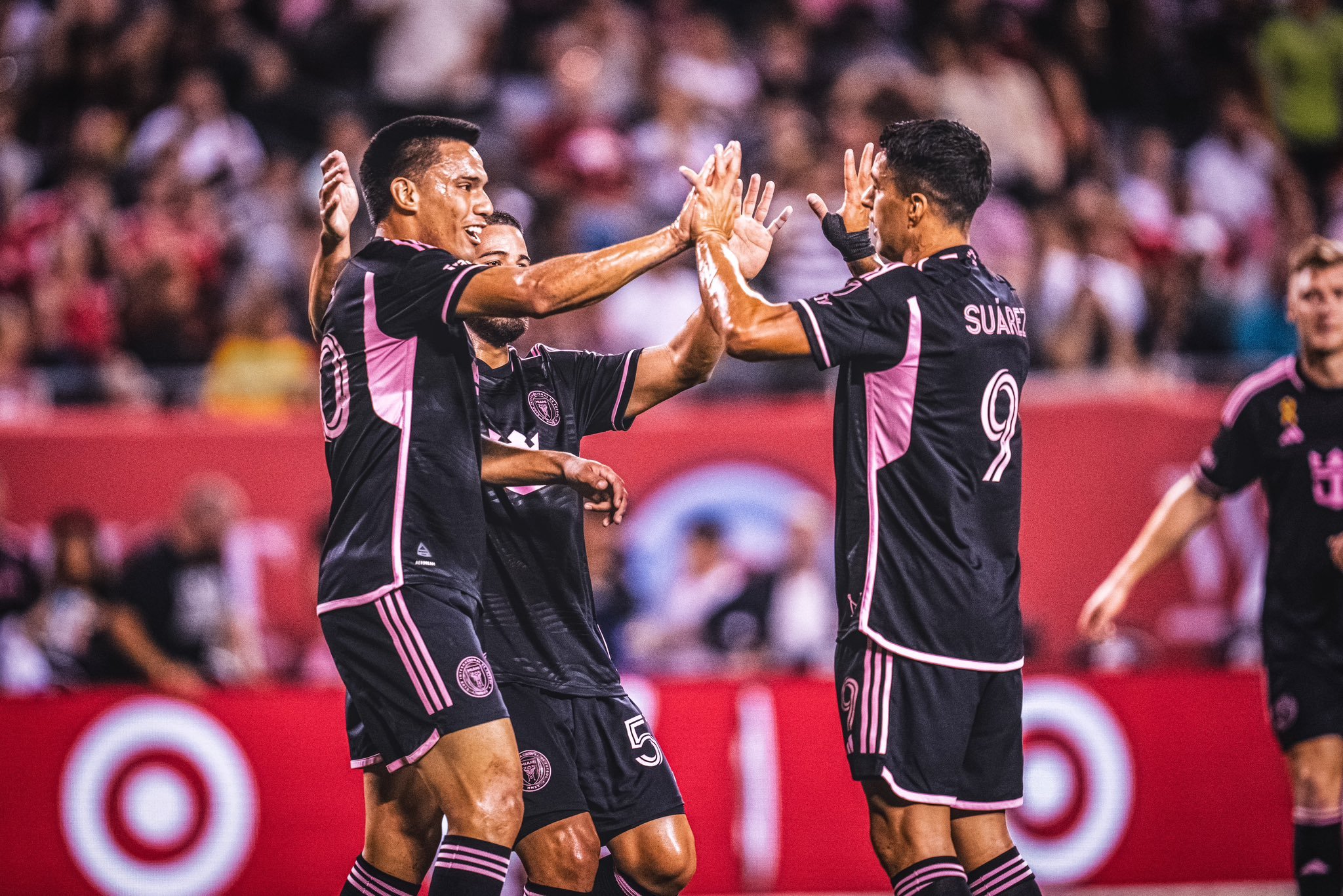 曼城鏖战瑞典，苏亚雷斯状态火热的简单介绍