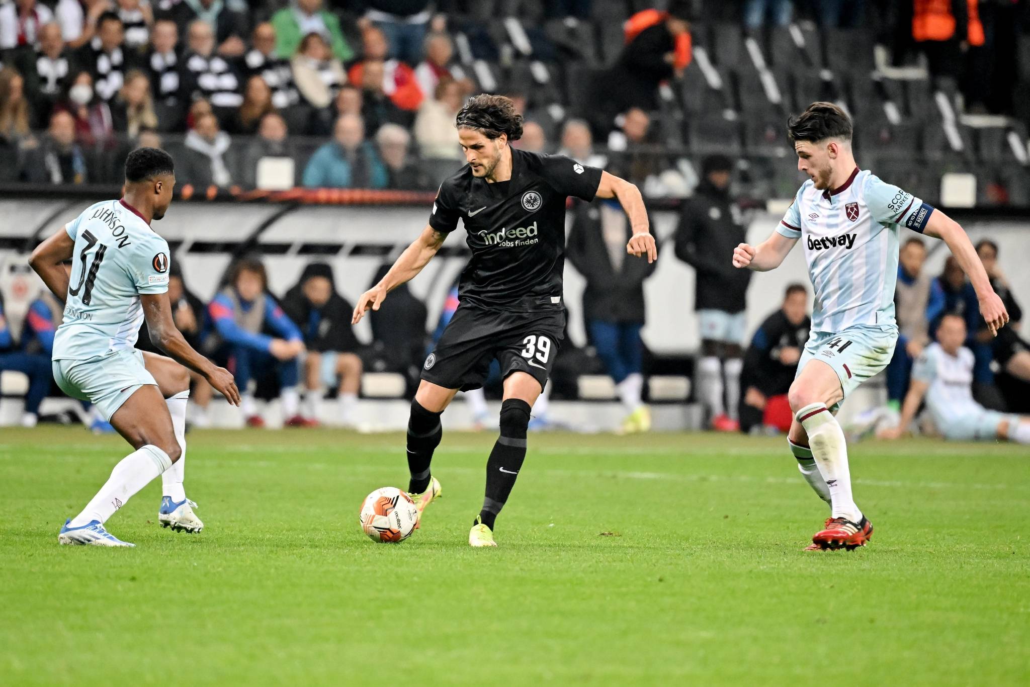 弗赖堡队在主场比赛中赢得胜利