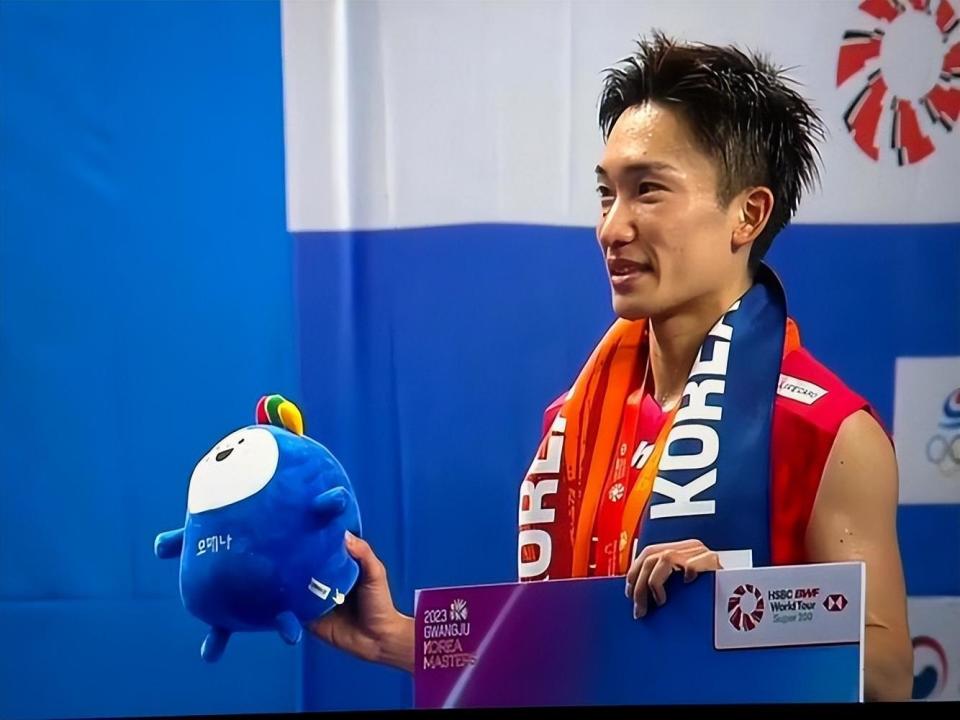 包含中国羽毛球队鏖战泰国羽毛球队，桃田贤斗制霸全场的词条