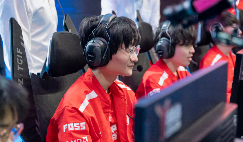 包含JDG血洗DFM，Knight2统治全场的词条