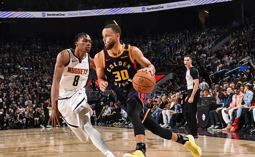 勇士客场大胜掘金，库里表现抢眼