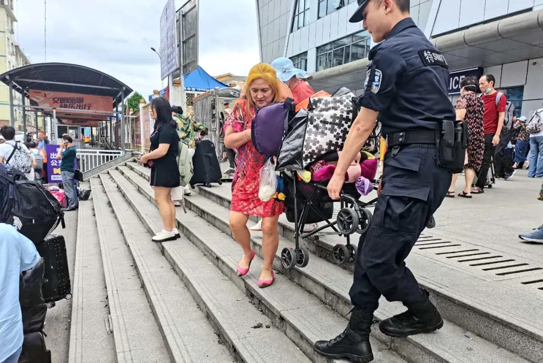 包含上迎给火车射金，女子米五官良好的词条