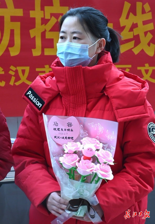 包含上迎给火车射金，女子米五官良好的词条