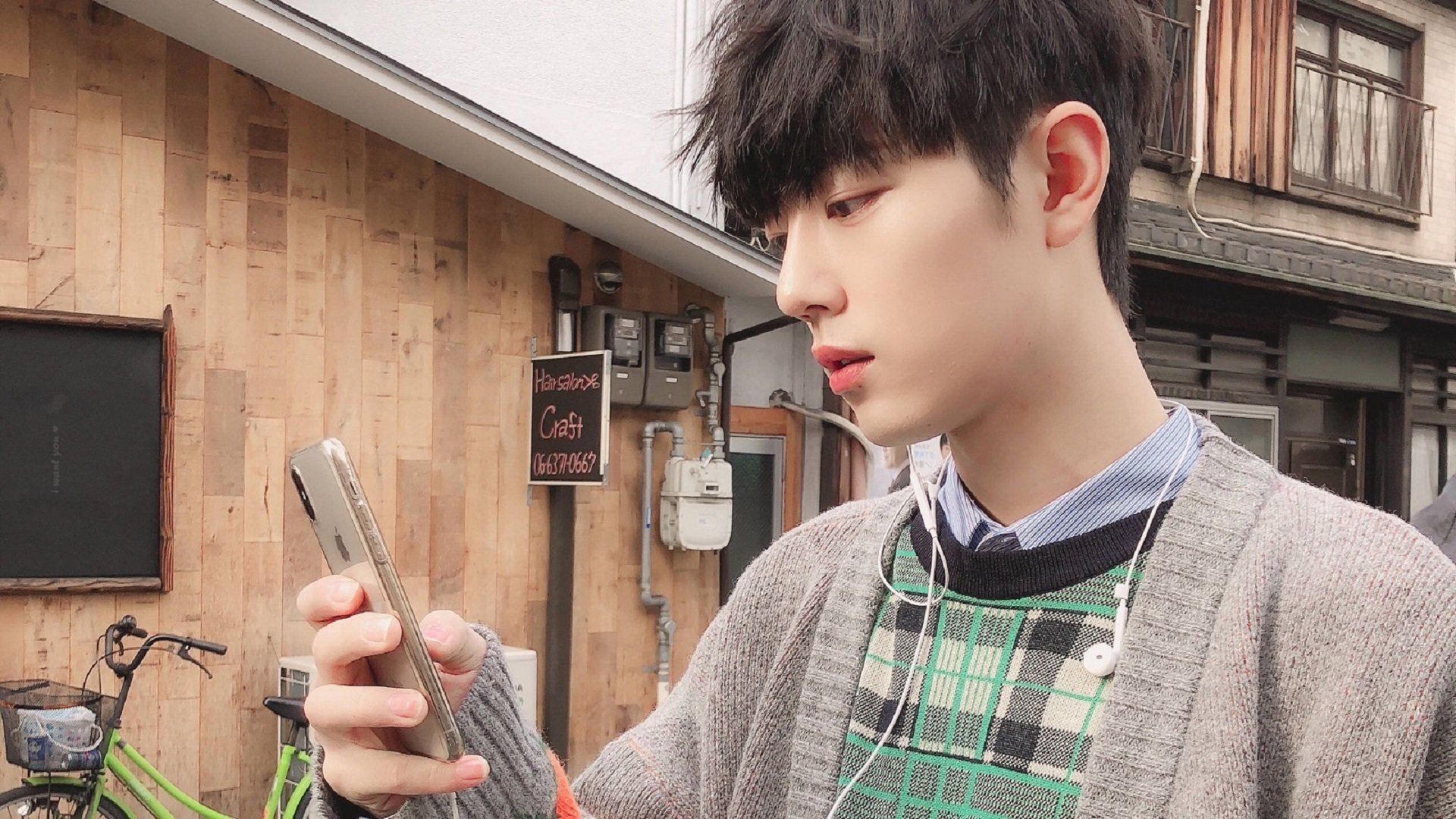 绿茵冰场两重天，弗拉霍维奇爆发映衬加拿大冰球轻取瑞典