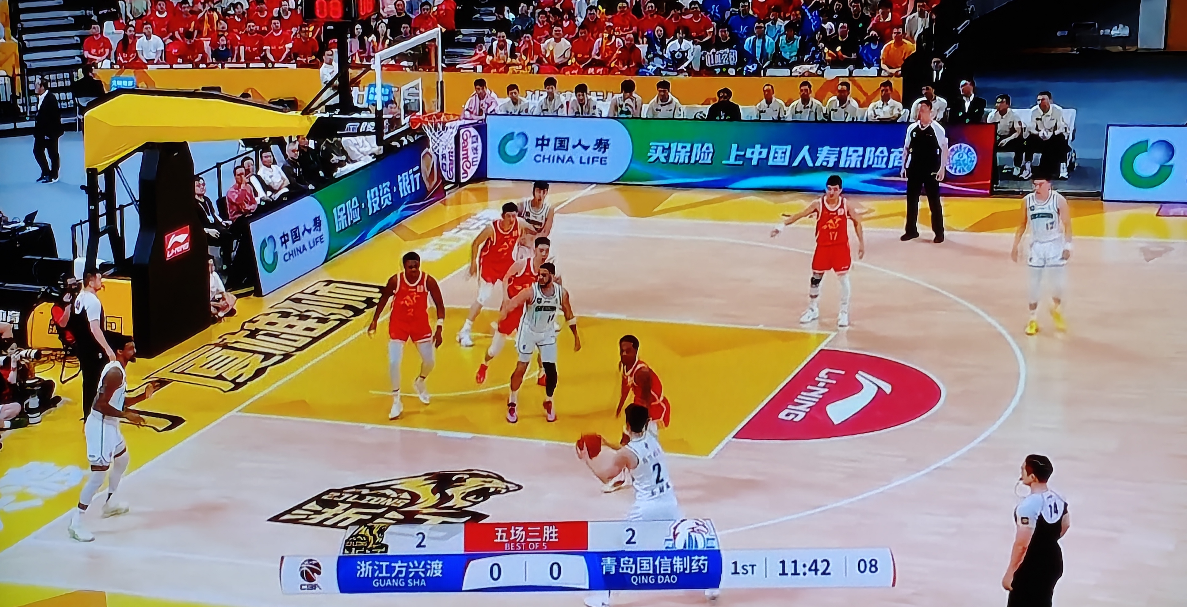 战胜困难，晋级关键之战让球迷沸腾的简单介绍