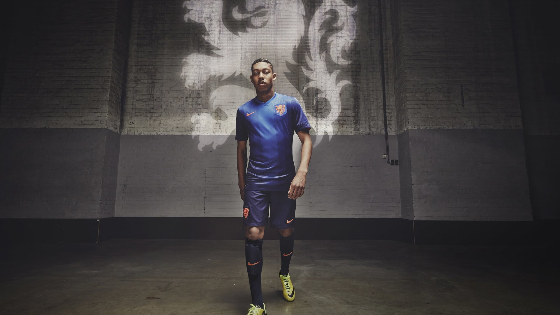 那不勒斯奇迹夜，凯恩如孤峰扛起全队，逆袭马竞书写欧冠史诗