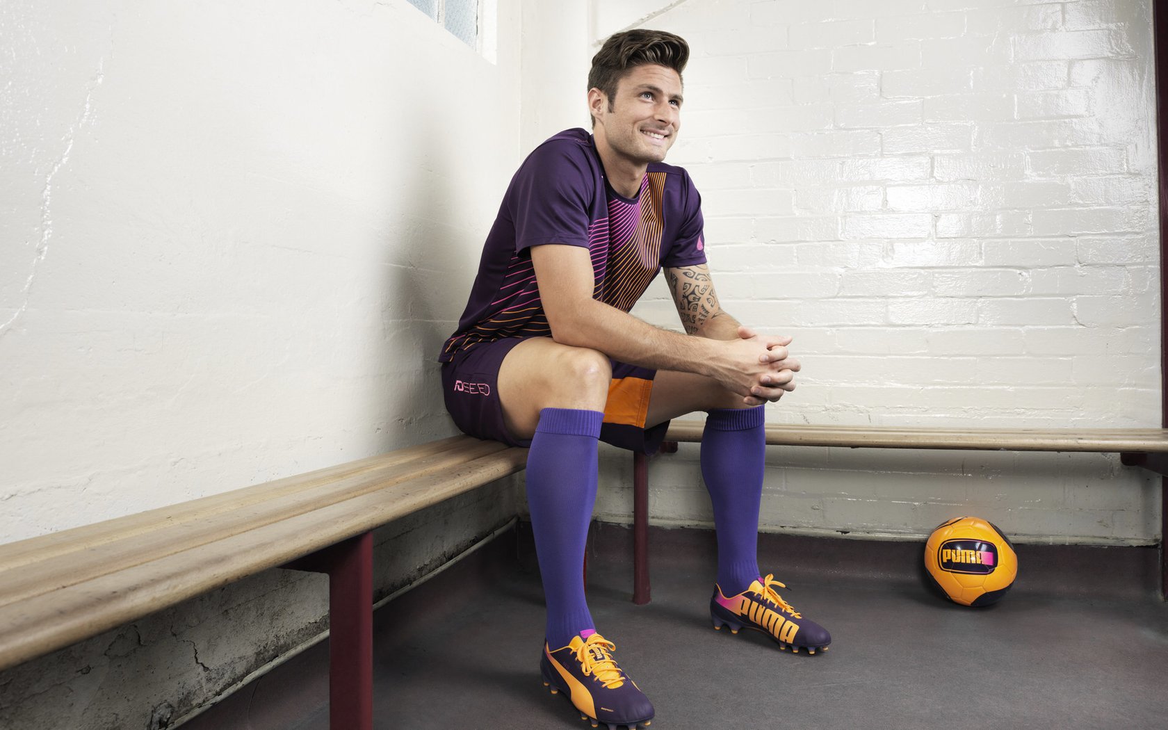 曼城横扫瑞士展露王者气象，加维点燃赛场预示新时代